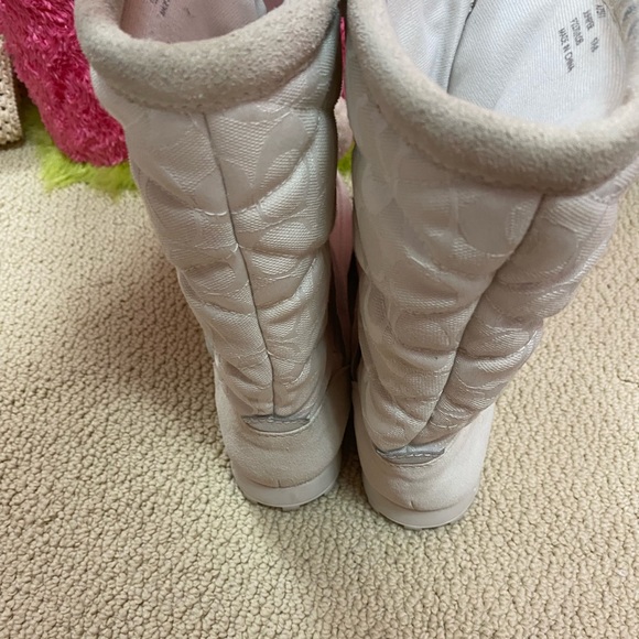 COACH Juniper Signature C’s Pom Pom Winter Boot - Picture 3 of 6